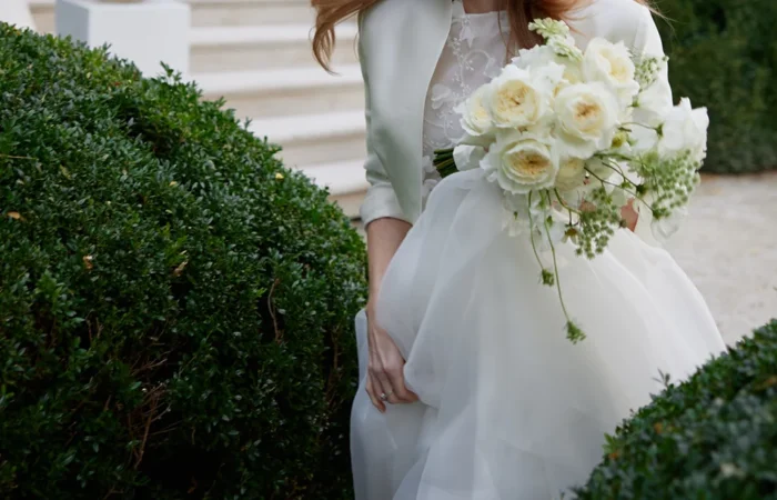 brautkleid mit brautstrauß
