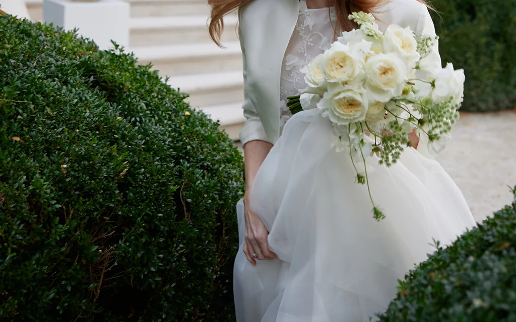 brautkleid mit brautstrauß